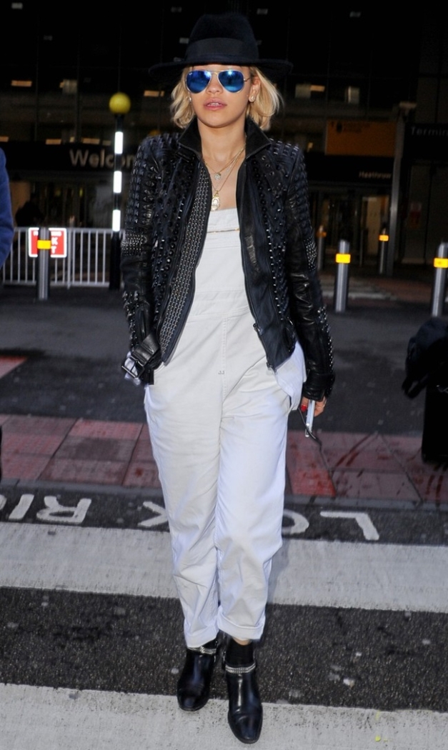 rita ora heathrow january 2014 saint laurent chain boots 3