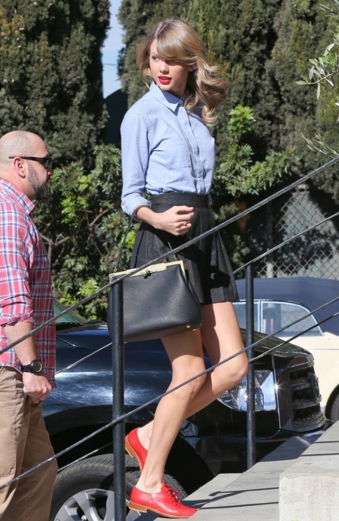 Taylor Swift shops for antiques at Big Daddy's