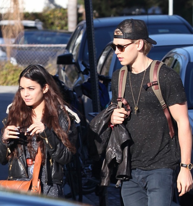 *EXCLUSIVE* Vanessa Hudgens and Austin Butler Slum It for Lunch