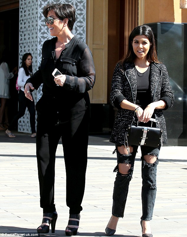kourtney kardashian all black outfit style alice olivia pumps 4