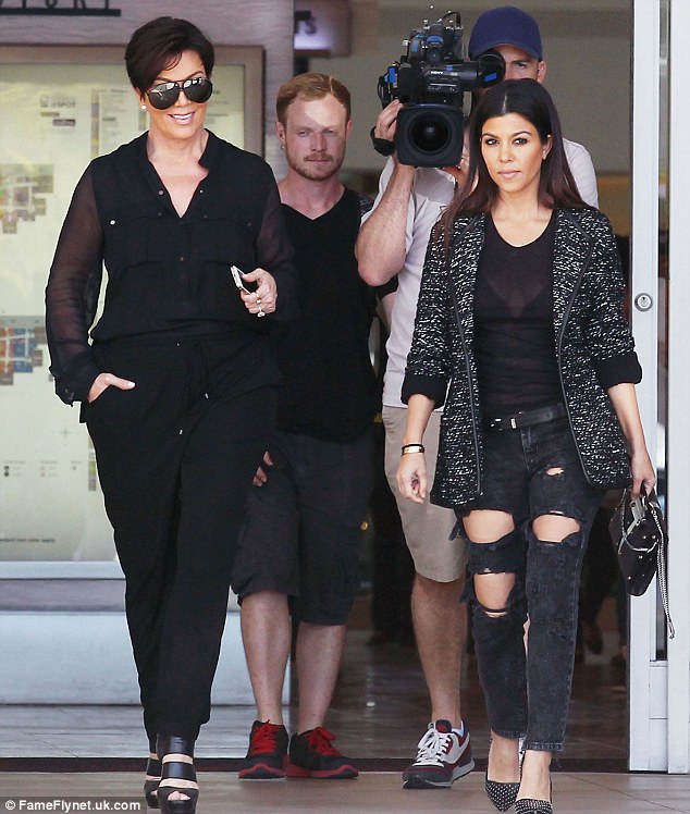 kourtney kardashian all black outfit style alice olivia pumps 5