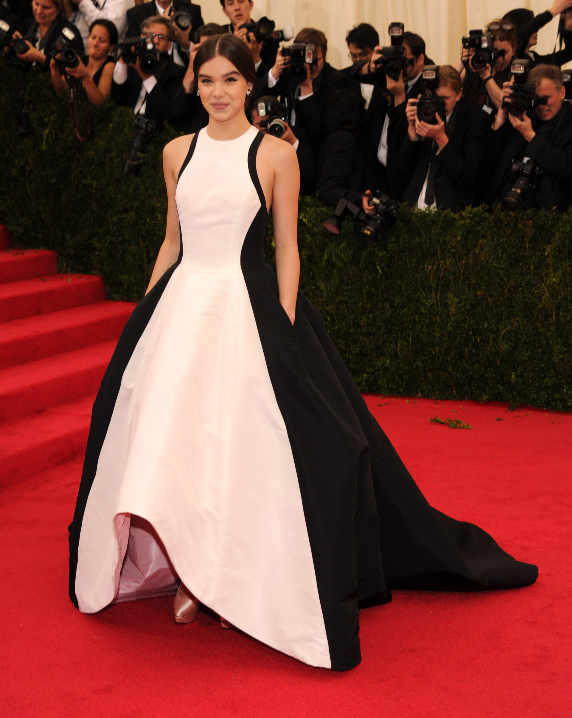 Hailee Steinfeld: The Young Stunner in the MET Gala 2014 – Shoes Post