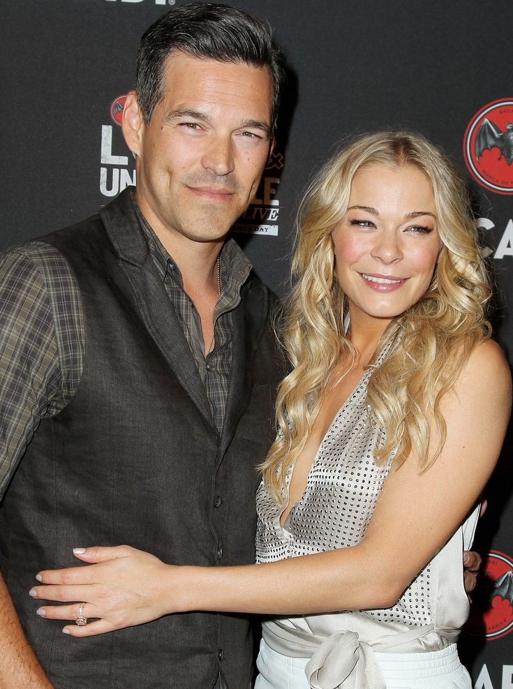 leann-rimes-eddie-cibrian-untameable-couple-in-nyc-06