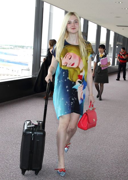 elle-fanning-sleeping-beauty-dress-and-dolce--gabbana-handbag-shopping-bag-handbag