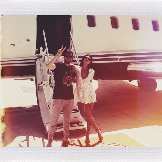 Selena-Gomez-Private-plane-Italy