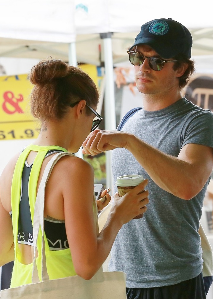 nikki-reed-ian-somerhalder-couple-farmers-market-hug-05