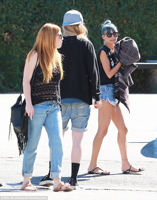 nicole richie butt denim shorts style flat t-strap gladiator sandals 5