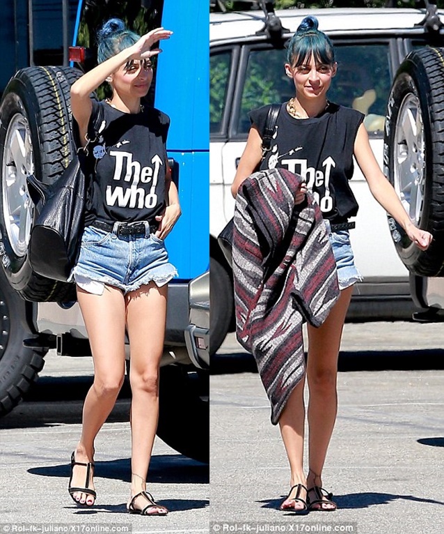 nicole richie butt denim shorts style flat t-strap gladiator sandals-horz