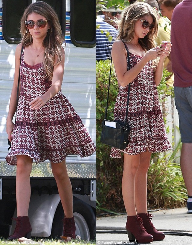 sarah hyland modern family maroon printed dress boots 2-horz