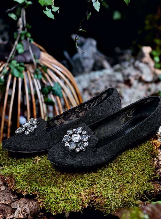 fall-winter-2014-2015-accessory-trends-dolce-and-gabbana-black-lace-slippers-with-crystal-embellishments