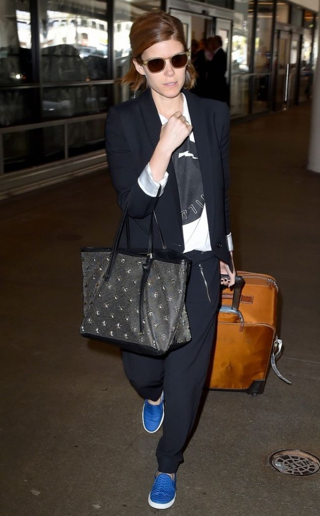 kate-mara-whiplash-miles-teller-03 blue sneakers airport