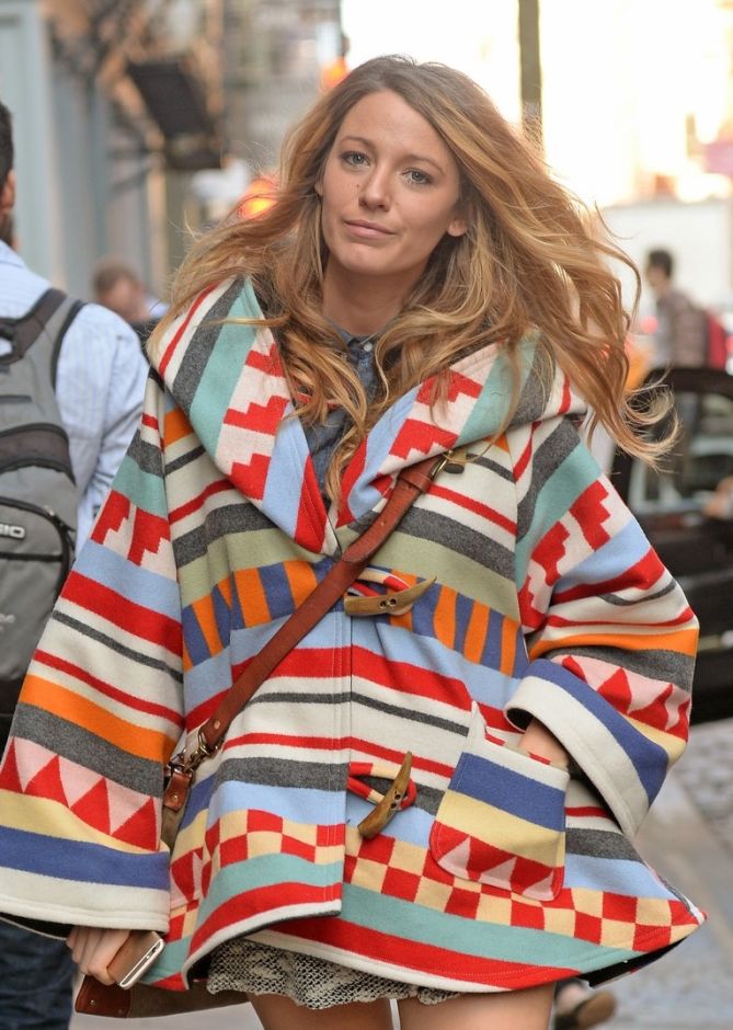 pregnant-blake-lively-goes-shopping-for-baby-clothes-02