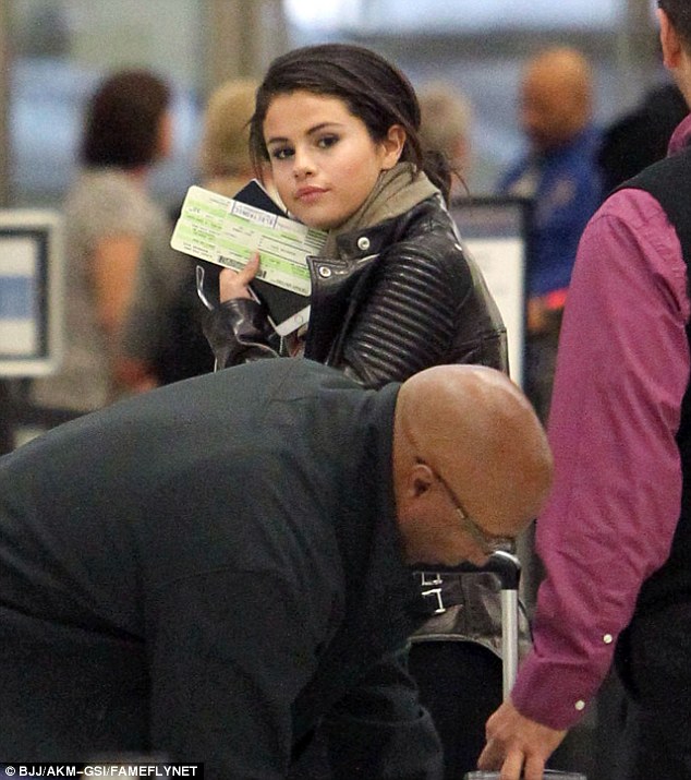 selena gomez airport orlando bloom october 2014