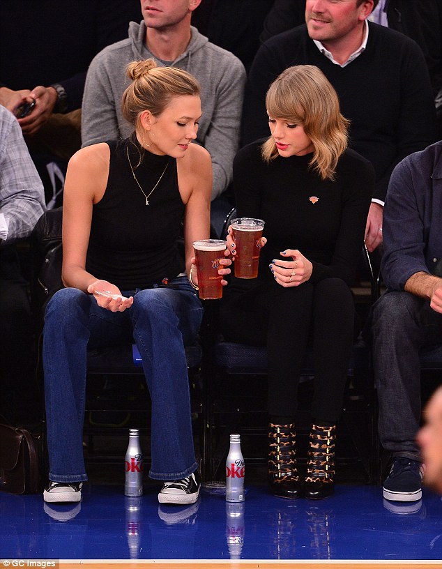 taylor swift knicks buckled boots karlie kloss2