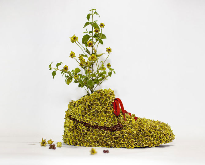 christophe-guinet-crafts-living-NIKE-sneakers-from-flowers-designboom-09