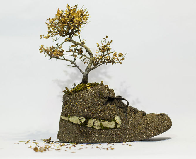 christophe-guinet-crafts-living-NIKE-sneakers-from-flowers-designboom-12