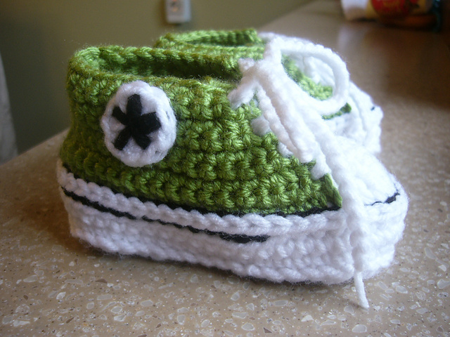 crochet-baby-converse-2