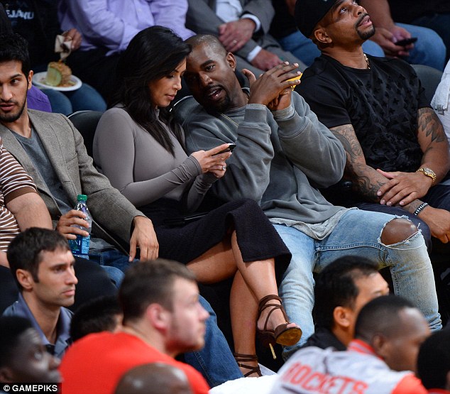 kim kardashian spanx lakers game givenchy sandals 2