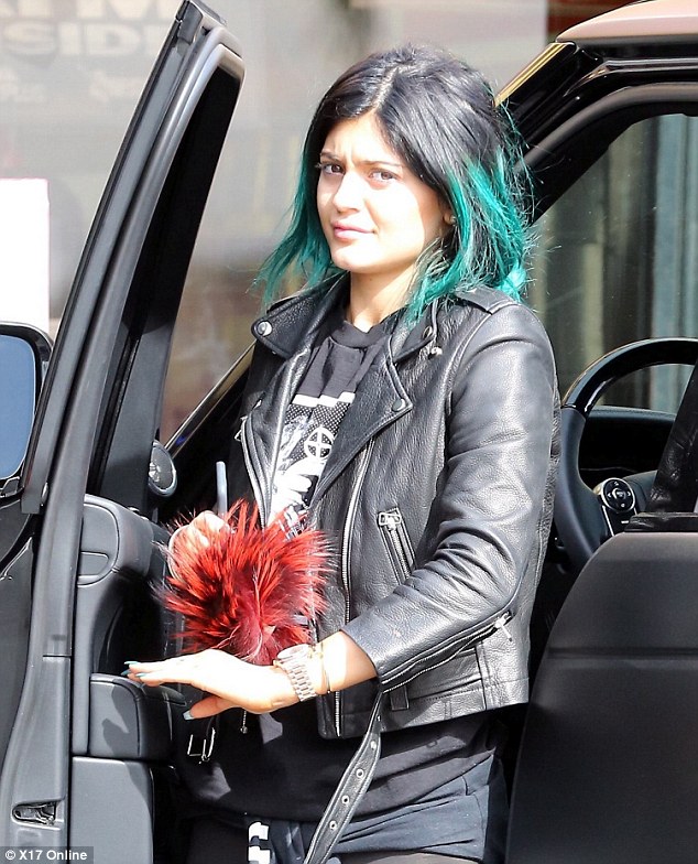 kylie jenner lips no make up style zara boots 3