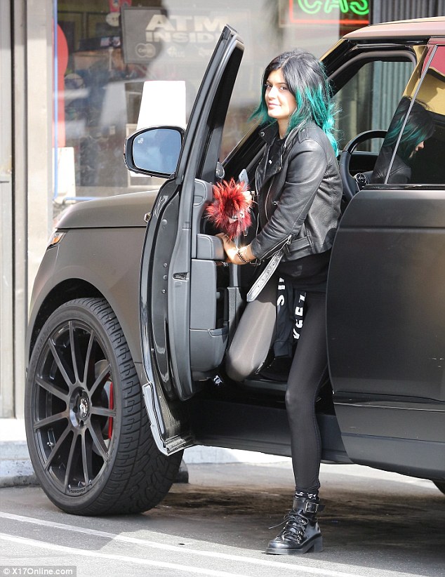 kylie jenner lips no make up style zara boots w