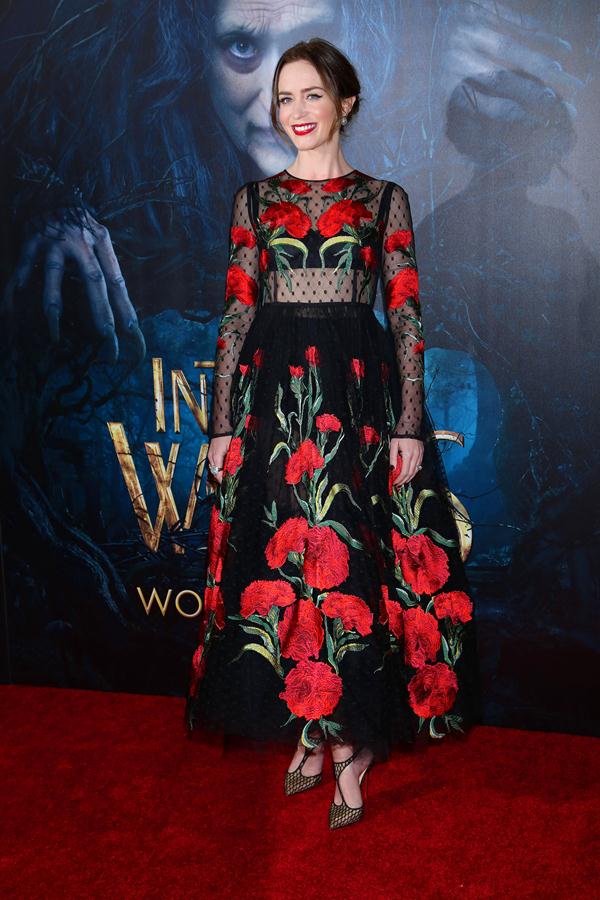 Emily-Blunt-gown-New-York-premiere-of-Into-The-Woods-4