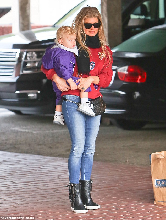 Fergie Makes the Fannypack Look Fashionable in Her Sneakers – Shoes Post