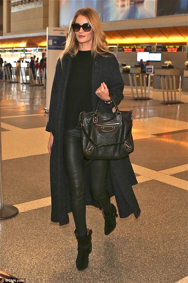 How to Rock All Black at the Airport Like Rosie Huntington