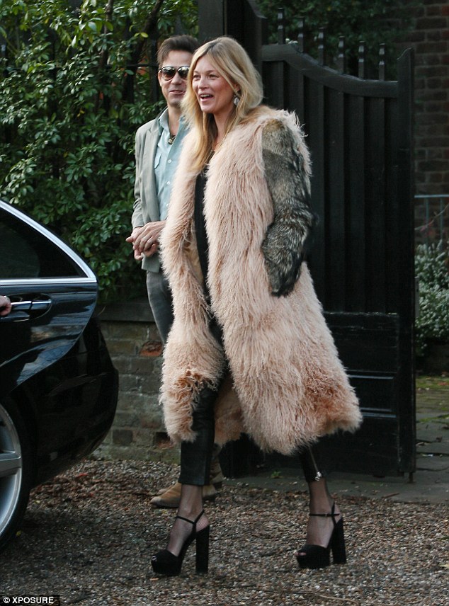 kate moss fur coat platfor sandals birthday january 2015 2