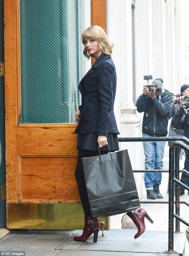 taylor swift red boots january 2015 6