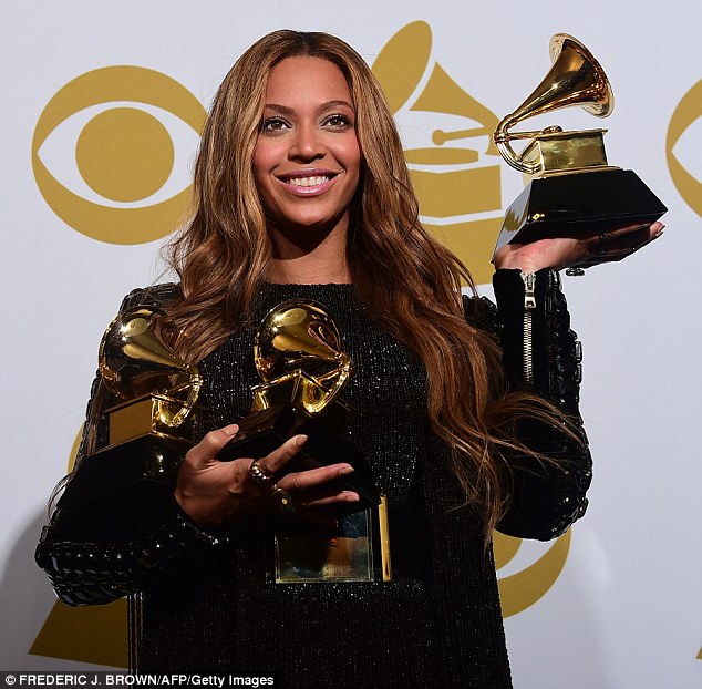 beyonce flapper dress 2015 grammy awards fendi sandals 1