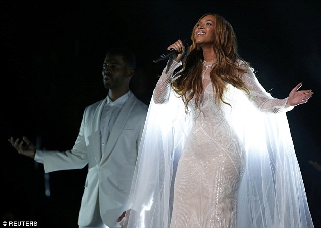 beyonce white gown grammy 2015