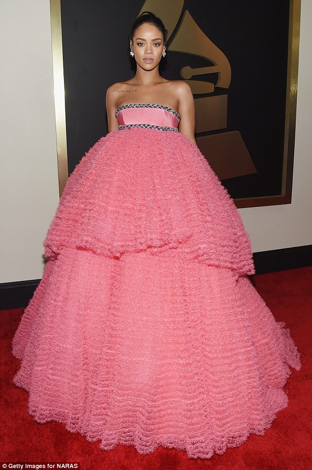 rihanna grammy 2015 giambattista valli gown pink giuseppe zanotti sandals 7