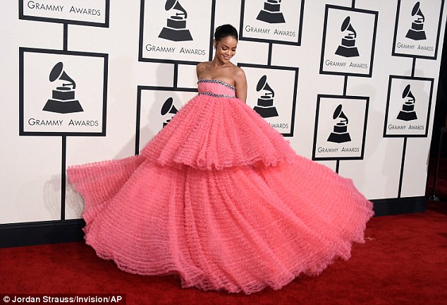 rihanna grammy 2015 giambattista valli gown pink giuseppe zanotti sandals