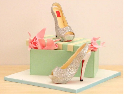 stiletto shoe and shoebox cake from a Kaysie Lackey's shoe class at Fair Cake UK