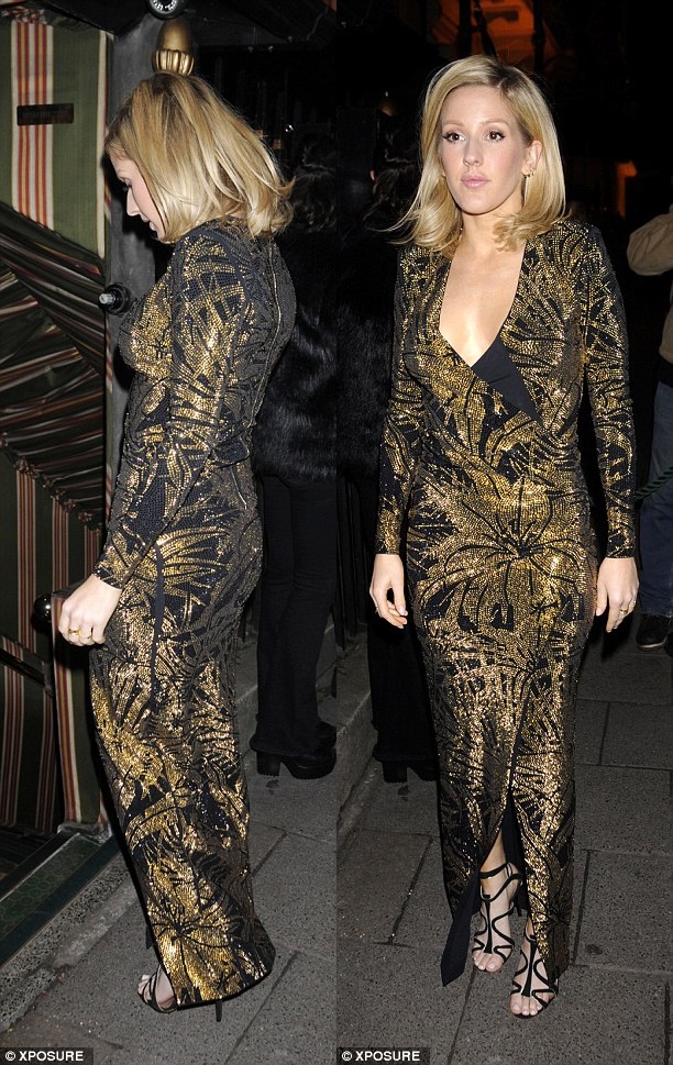 ellie goulding balmain dinner gold black dress sandals 4-horz