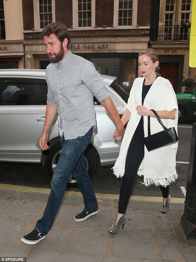 emily blunt vince camuto booties elsa pataky chris hemsworth john krasinski date london 2015 0