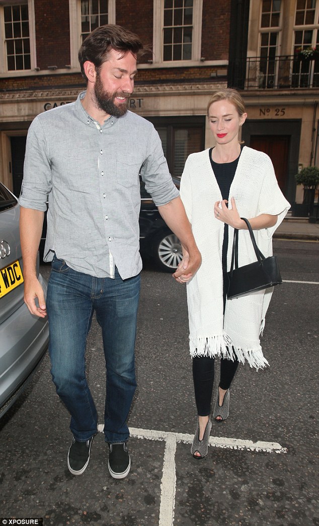 emily blunt vince camuto booties elsa pataky chris hemsworth john krasinski date london 2015 00