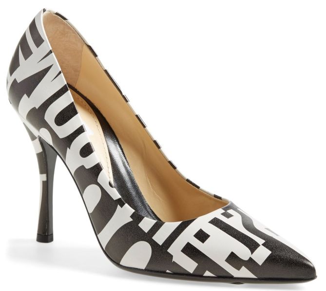 moschino printed pointy toe pumsps