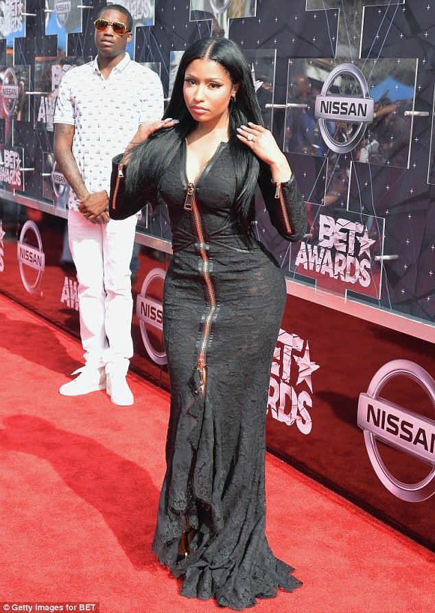 nicki minaj 2015 bet awards black lace dress