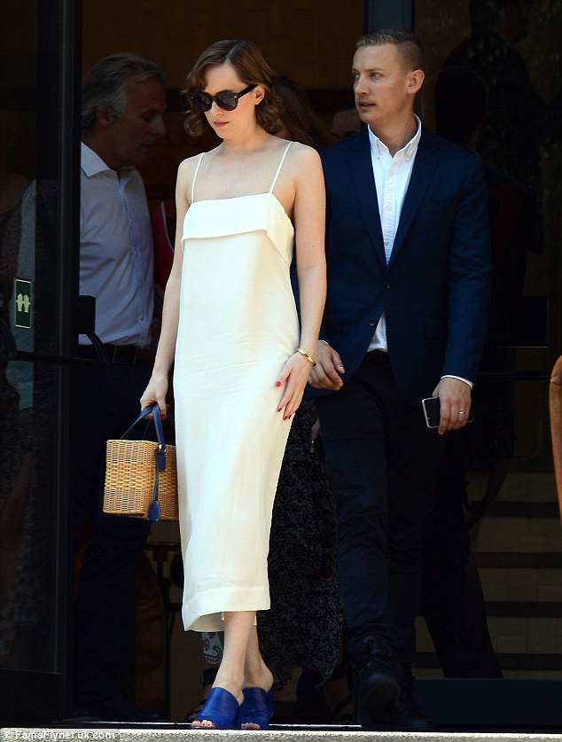 2A1E6EEC00000578-3145119-Elegant_Dakota_Johnson_25_was_spotted_wearing_a_chic_white_gown_-a-27_1435698813985