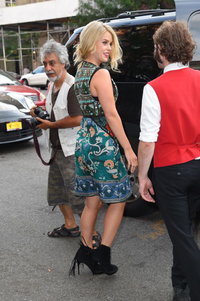 alice-eve-leaving-the-bowery-hotel-in-new-york-city-august-2015_7