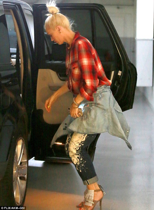 gwen stefani gavin rossdale divorce lamb sandals 2