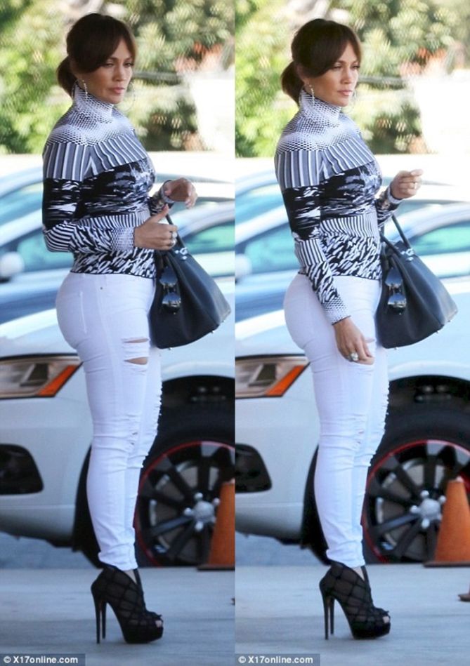 Jennifer Lopez Flaunts Booty in White Jeans and Mesh Booties – Shoes Post