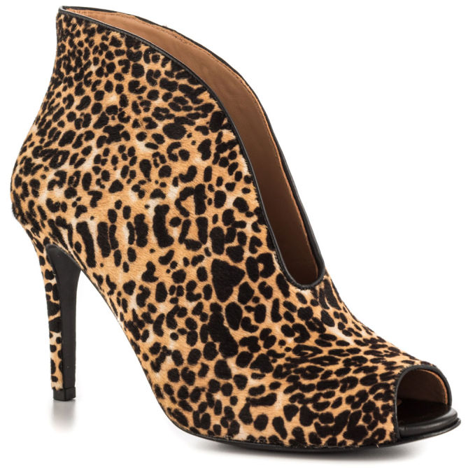 vince-camuto-signature-animal-ronan-product-1-23642103-4-910426615-normal