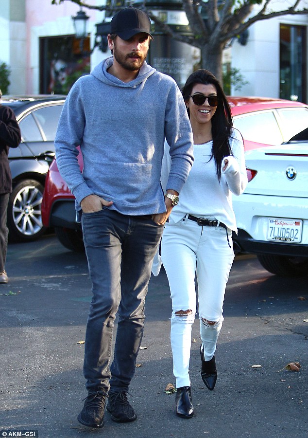2ED0A53300000578-3334296-On_the_road_to_reconciling_Kourtney_Kardashian_and_Scott_Disick_-m-48_1448494583848
