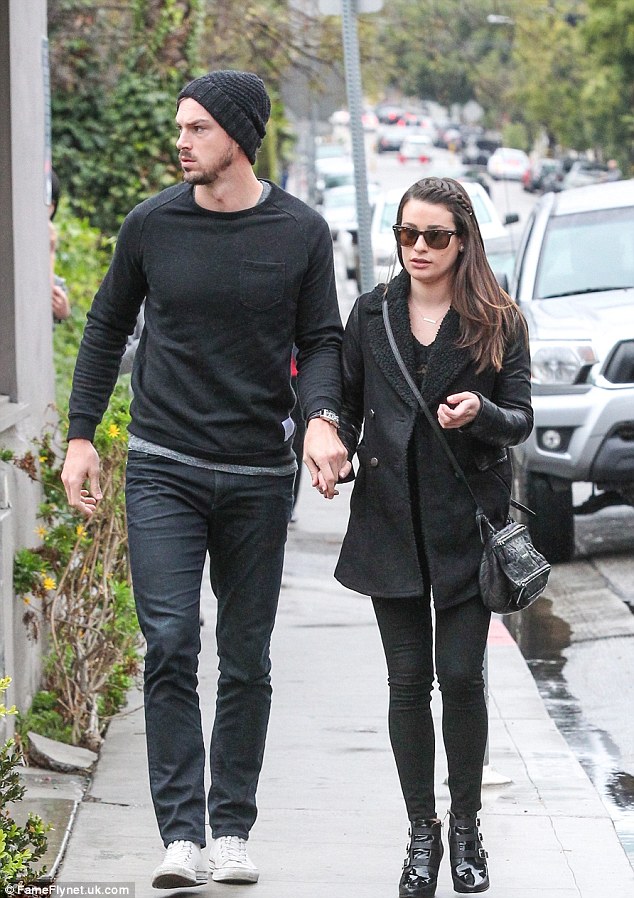 2F93E2CE00000578-3371363-Let_s_do_lunch_Lea_Michele_held_hands_with_her_boyfriend_Matthew-a-96_1450834768361