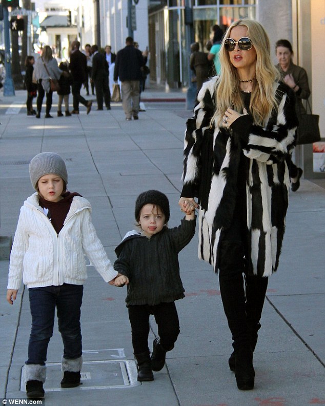 2F976B6700000578-3373526-Matching_with_mum_Rachel_Zoe_44_stepped_out_with_her_two_sons_fo-m-67_1450983432433