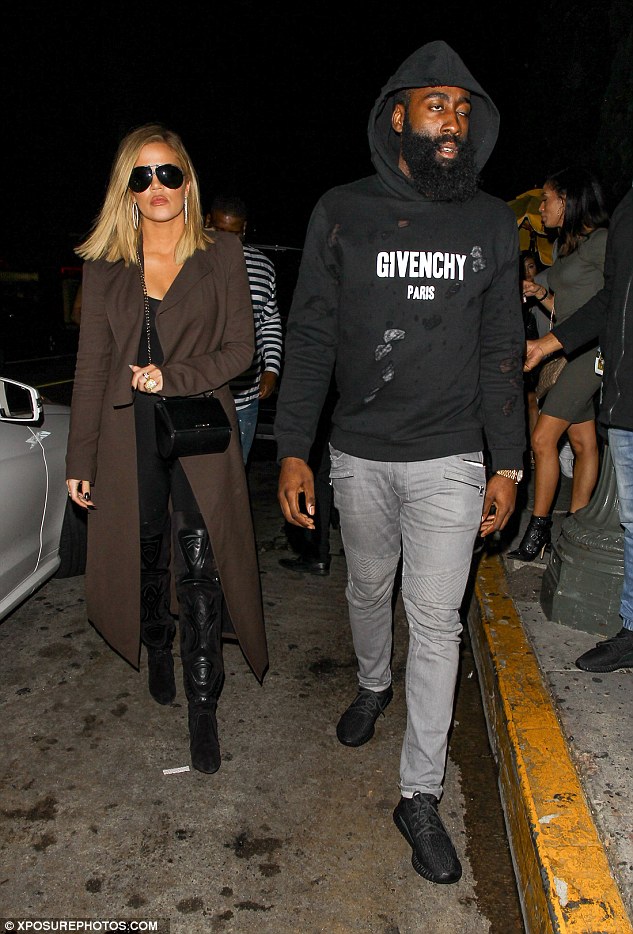 2FA7948900000578-0-Back_on_Khloe_Kardashian_reportedly_flew_to_Texas_to_support_Jam-a-4_1451480375005