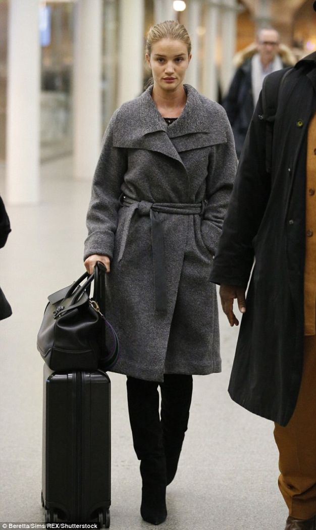 Rosie Huntington-Whiteley Carries Saint Laurent, Looks Exactly How You'd  Expect - PurseBlog