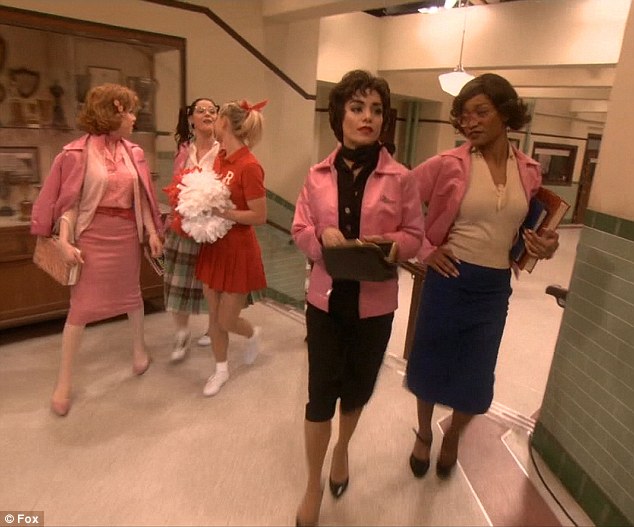 30C562ED00000578-3425789-The_original_mean_girls_Rizzo_and_her_Pink_Ladies_walked_the_hal-m-28_1454289389358